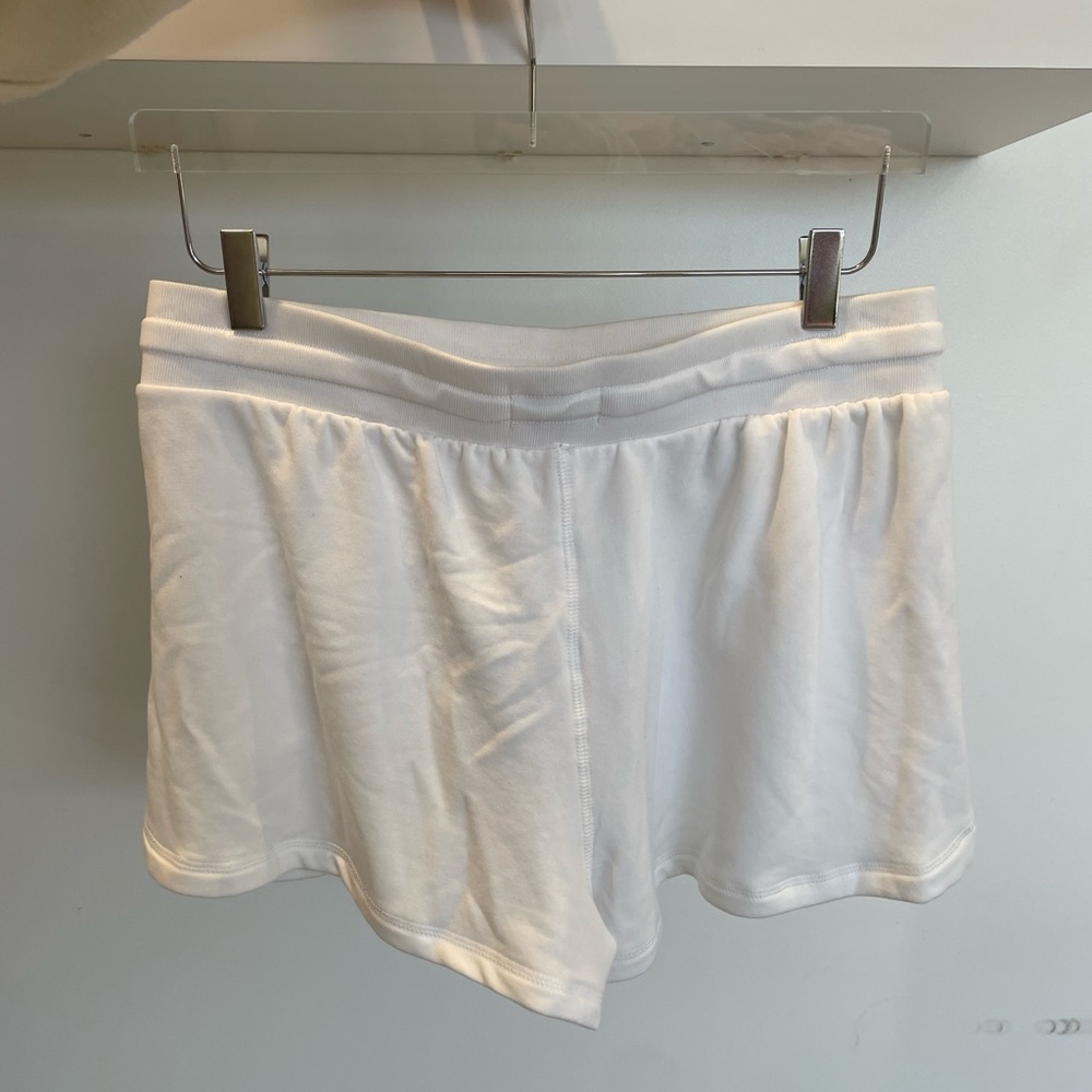 FEAT roam short, white, NBW